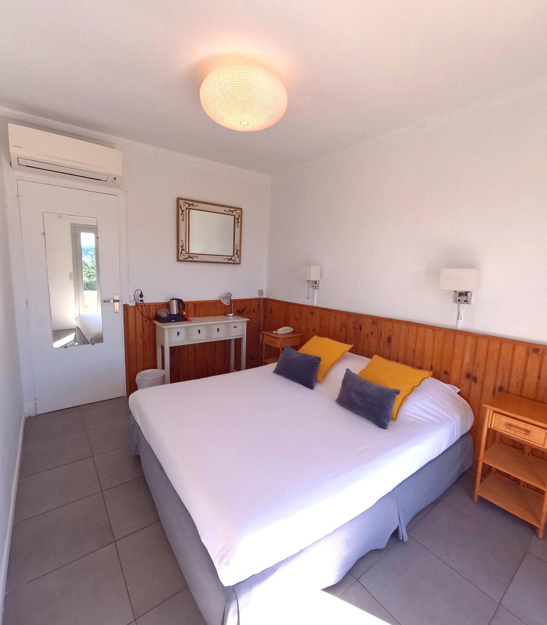 Azur Hotel Le Lavandou Exterior photo