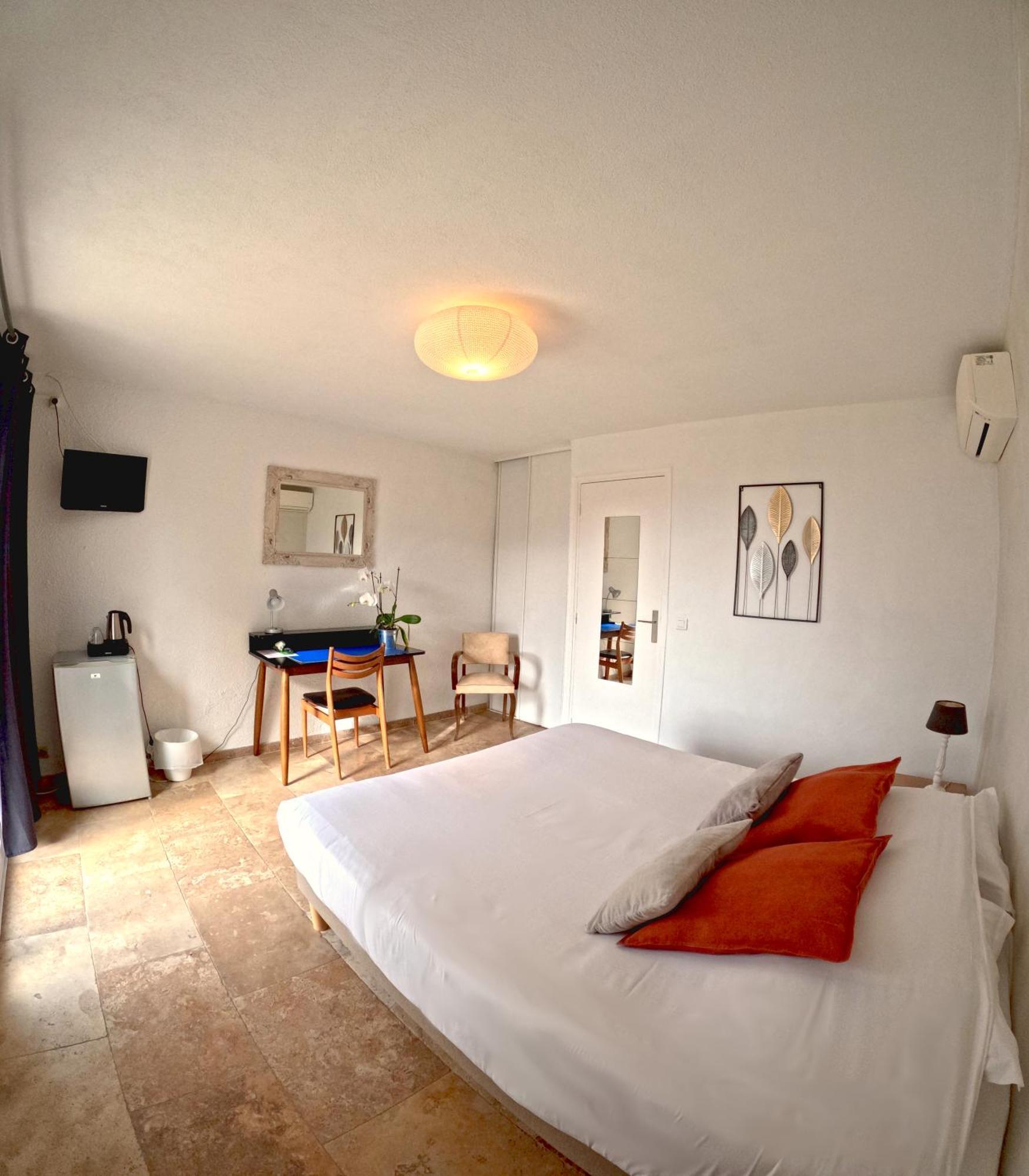 Azur Hotel Le Lavandou Exterior photo